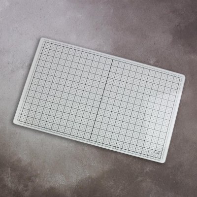 FÖRBESTÄLLNING! Tonic Studios Glass Studio Mat - White by Tim Holtz (23.75"x14.25")