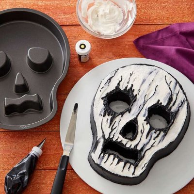 Wilton Non-Stick Skull Cake Pan with Flutes