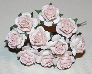 10st Paper Roses ca 15mm 2tone very pale pink