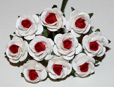 10st Paper Roses ca 15mm 2tone white red