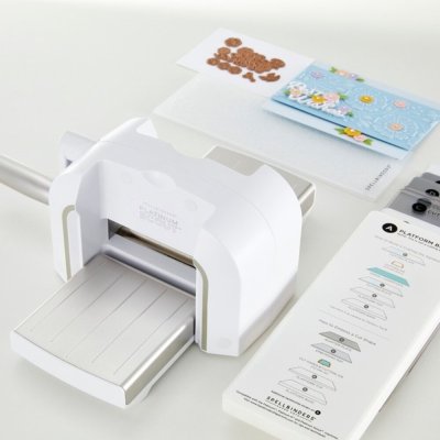 FÖRBESTÄLLNING! Spellbinders Platinum Scout Die Cutting And Embossing Machine 3.5 Inch Platform - White (fraktfritt)